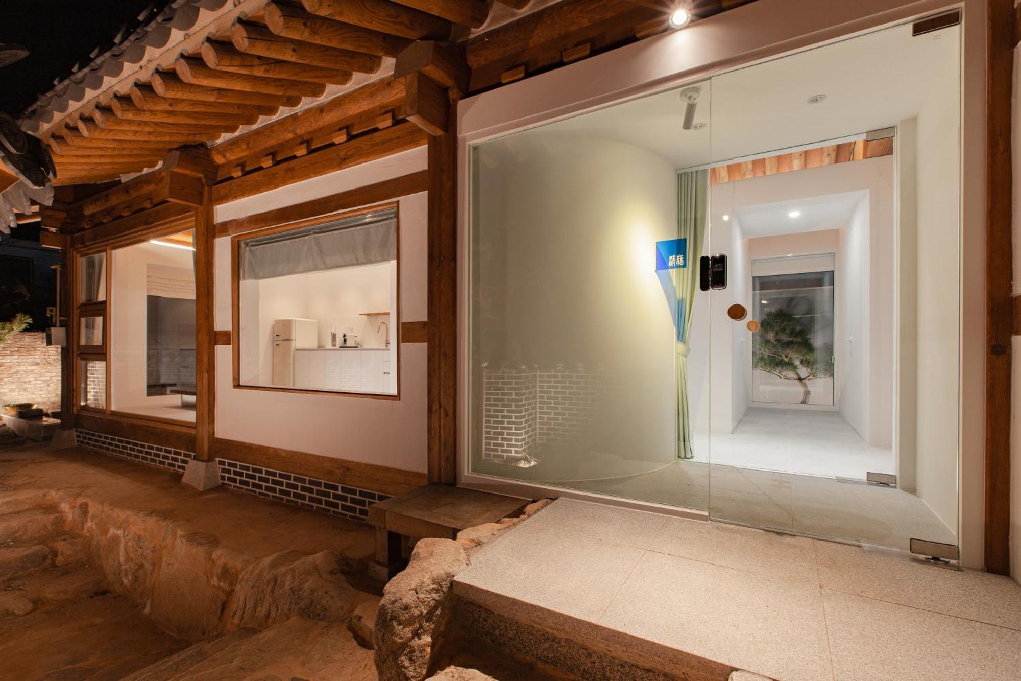 Cheong-Yeon, The Korean Traditional House Hanok In Jeonju Hanok Village Exterior foto